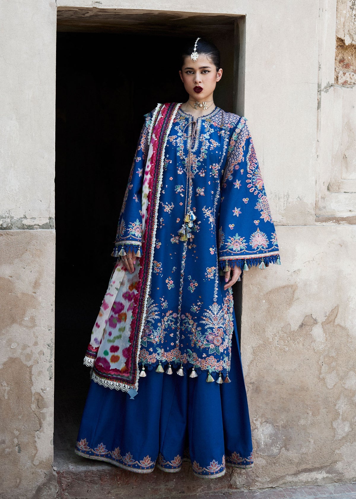 royal-blue-thread-embroidered-lawn-suit-silk-dupatta | RTW