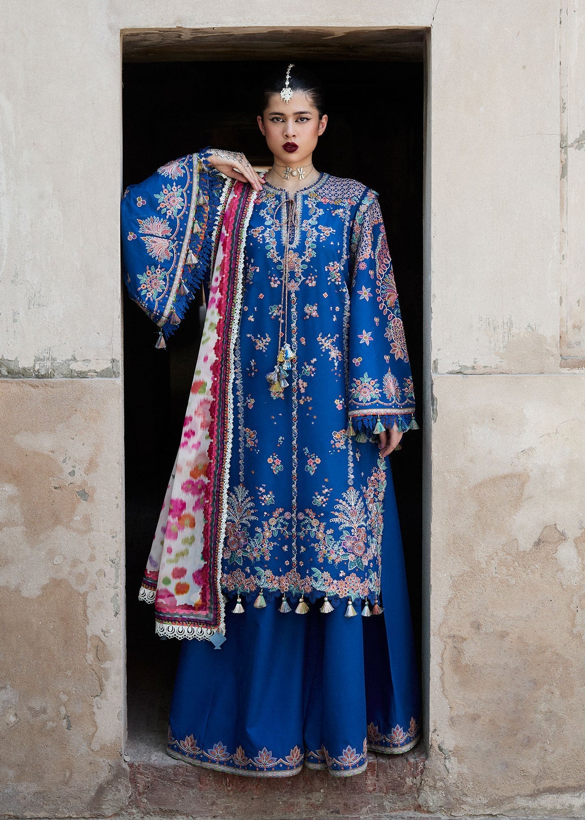 royal-blue-thread-embroidered-lawn-suit-silk-dupatta | RTW