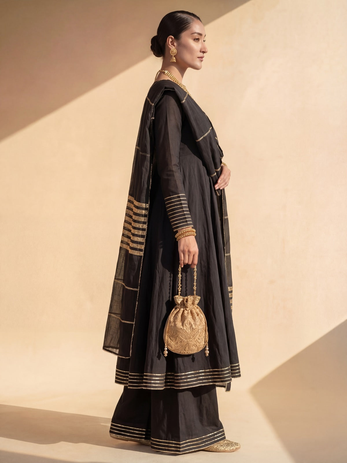 MAHIRA - BLACK PISHWAS SET